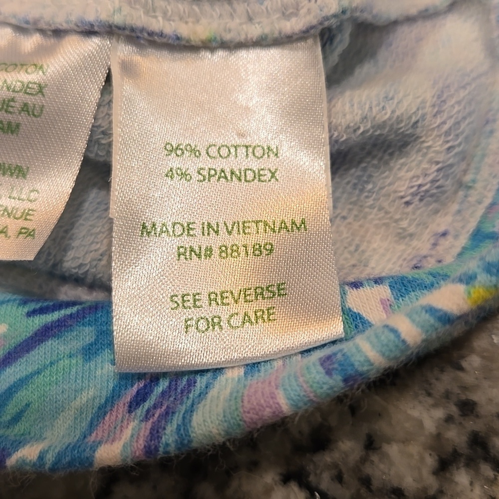LILLY PULITZER CAPTAIN POPOVER IN " TORTUGA TIME PRINT" UPF 50+. SIZE LARGE. - Picture 4 of 10
